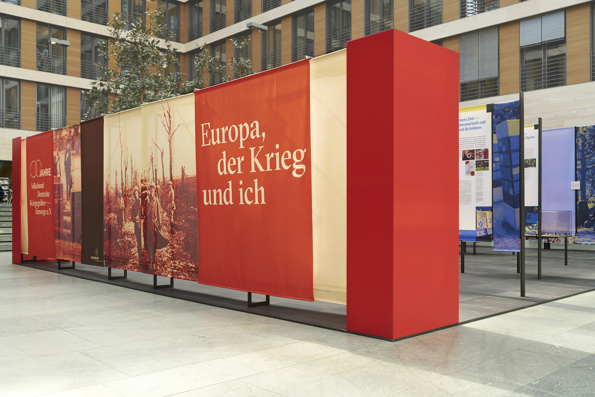 Mäder Haslbeck exhibition / Europa, der Krieg und Ich