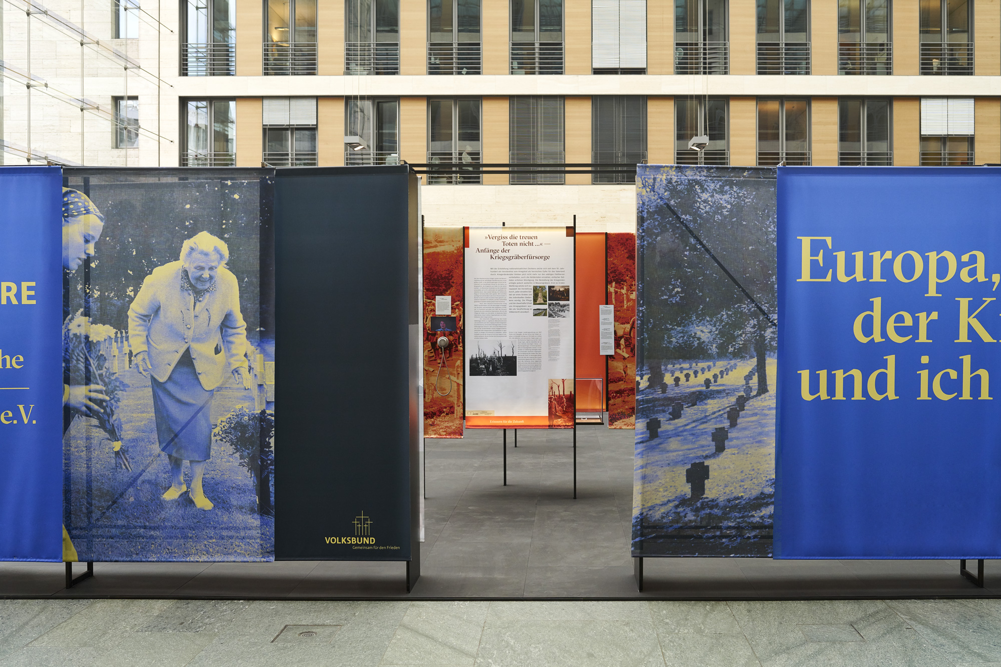 Mäder Haslbeck exhibition / Europa, der Krieg und Ich