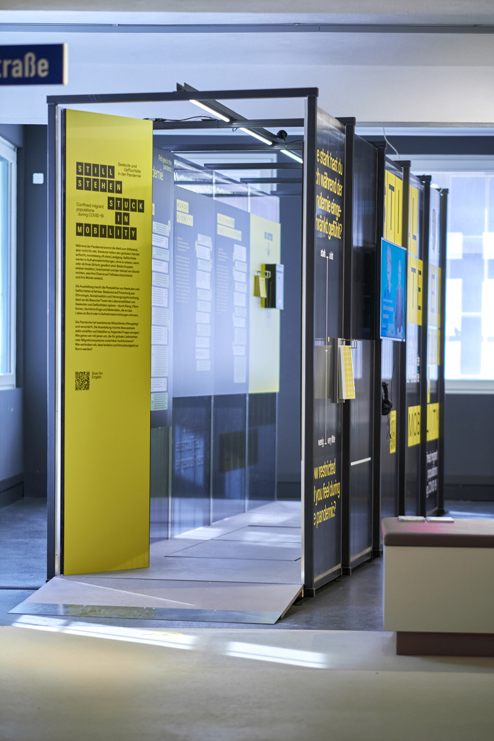 Mäder Haslbeck exhibition / „Still Stehen – stuck in mobility“ Seeleute und Geflüchtete in der Pandemie